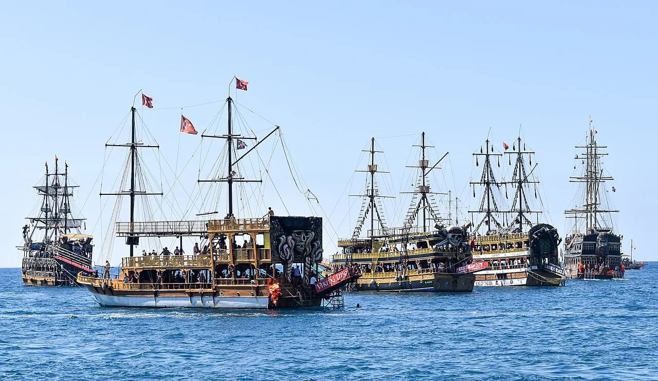Alanya Boat Trips: Routes, Swim Stops and What's Included