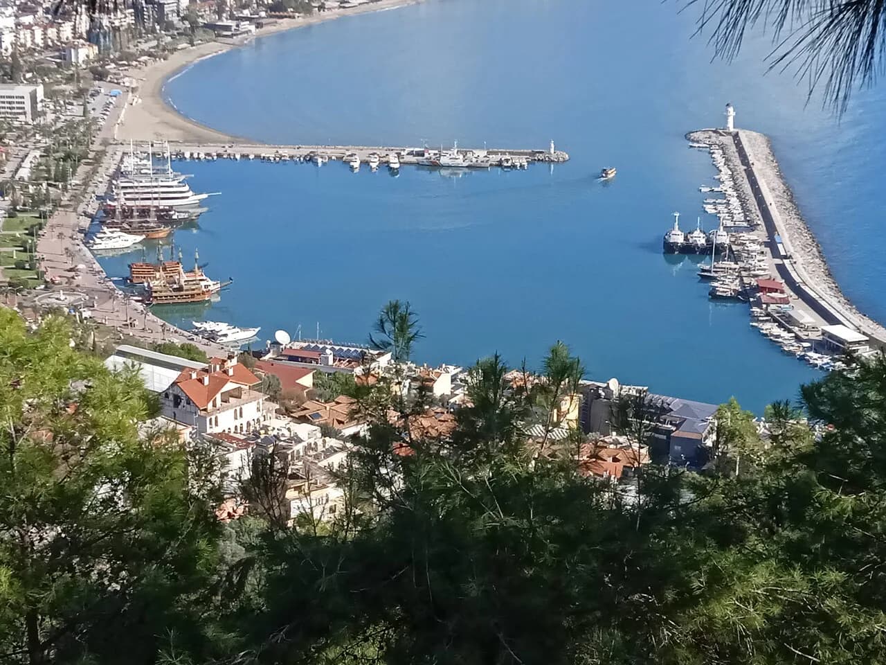 Alanya Harbour Guide: Boats, Cafés and Quay Walks