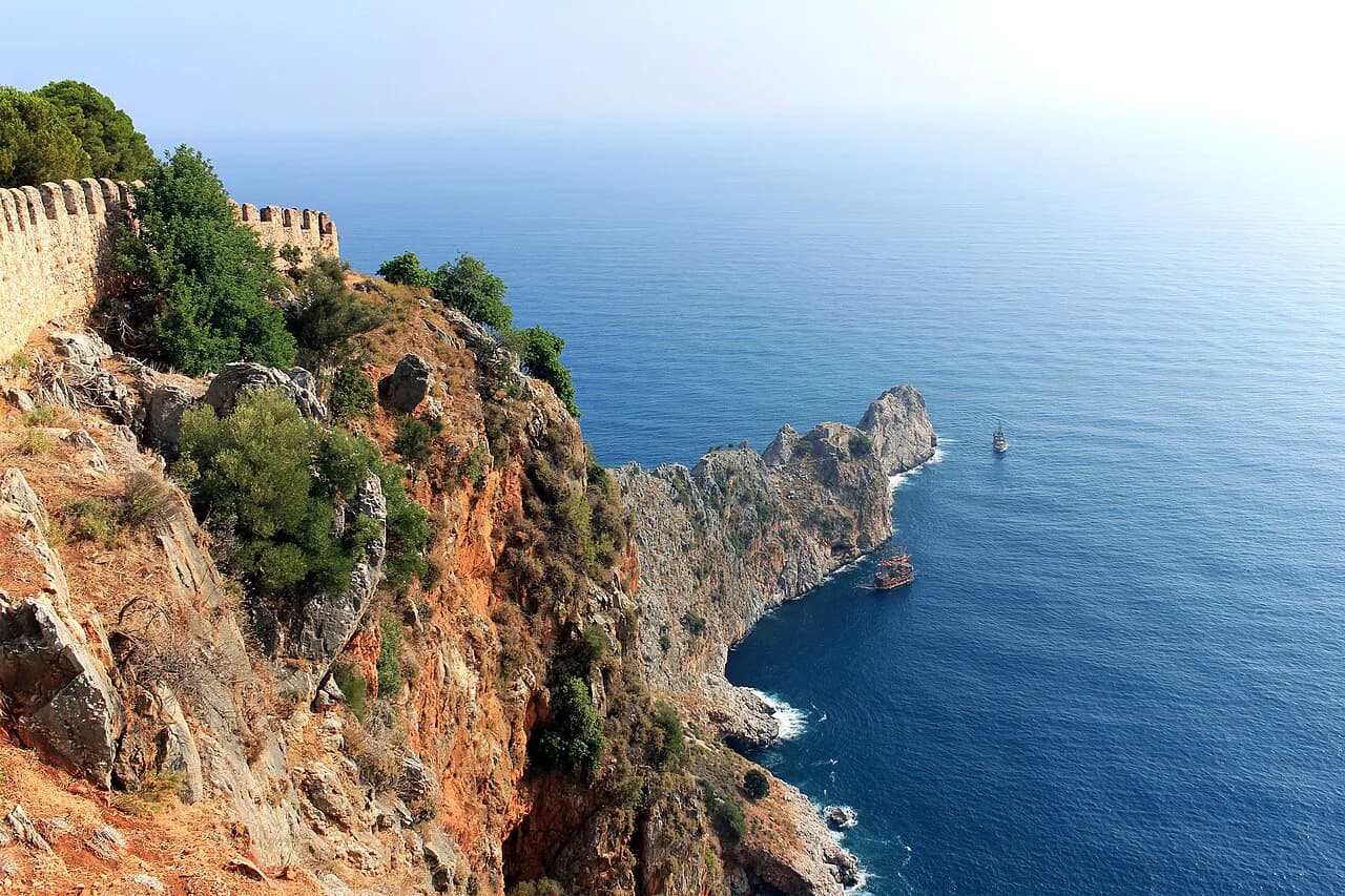 Alanya Old Town: Harbour, Red Tower and Castle Walk Guide