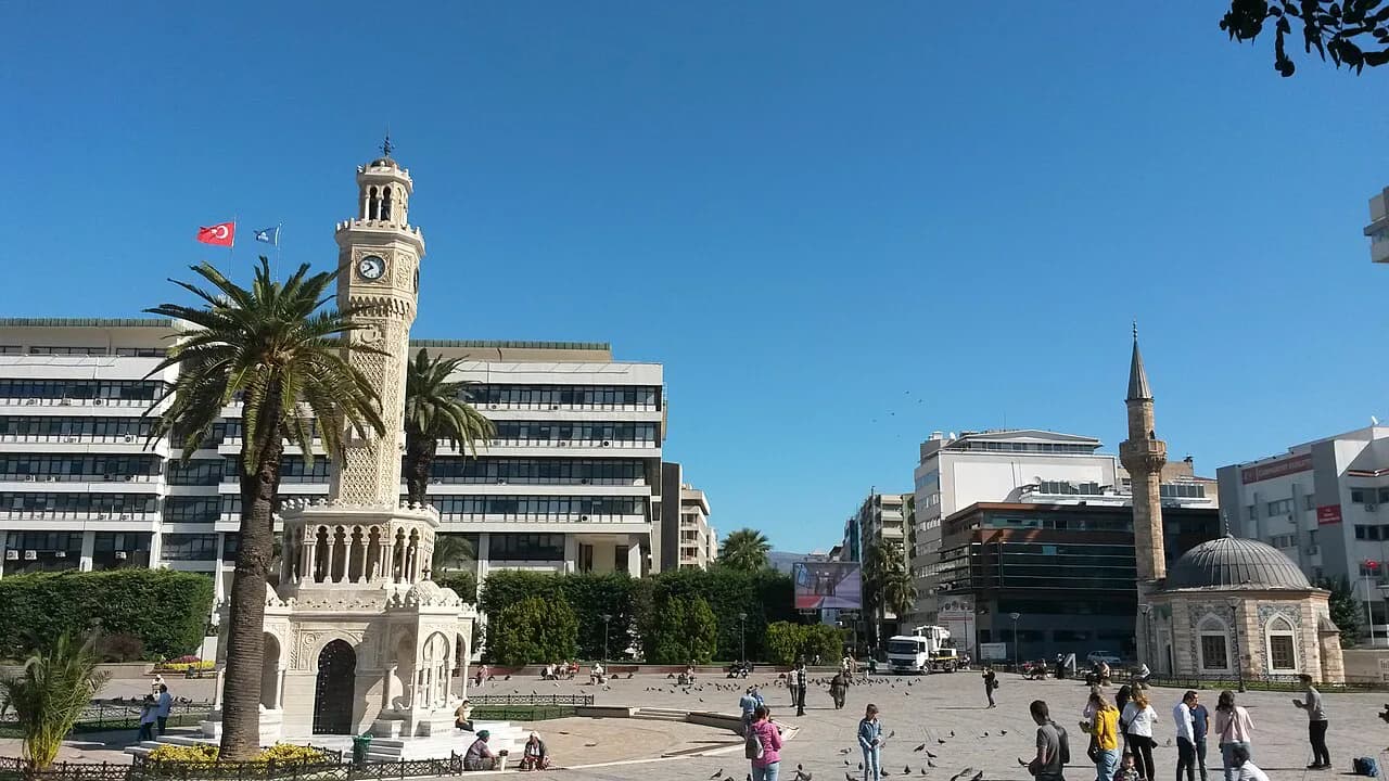 İzmir Clock Tower: Konak Square Guide and What to See Nearby