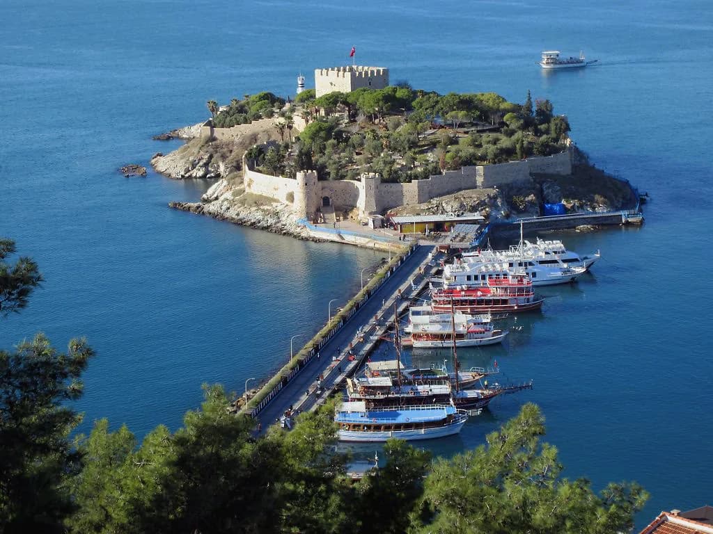Kuşadası Map: Old Town, Harbour and Sights Laid Out
