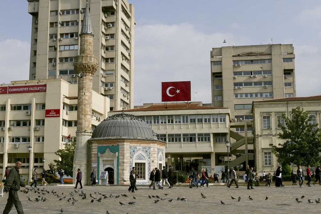 Mosques in İzmir: Hisar Mosque and What to Know Before You Go