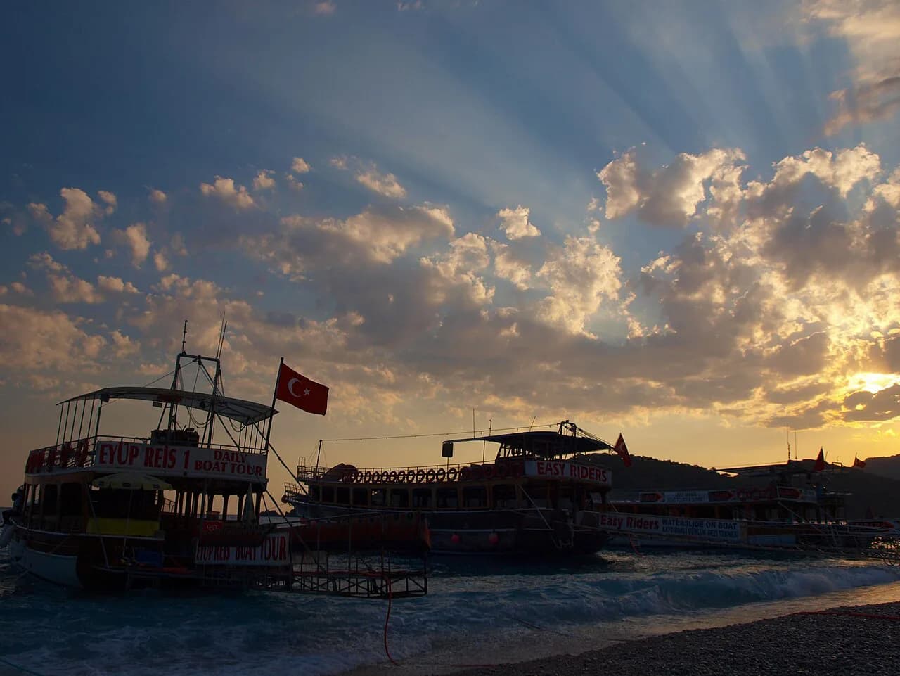 Ölüdeniz Excursions: Boat Trips, Paragliding and Day Tours