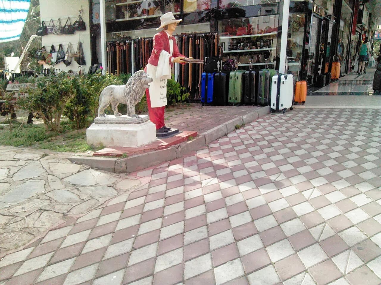 Shopping in Kemer: Markets, Bazaars and Shops