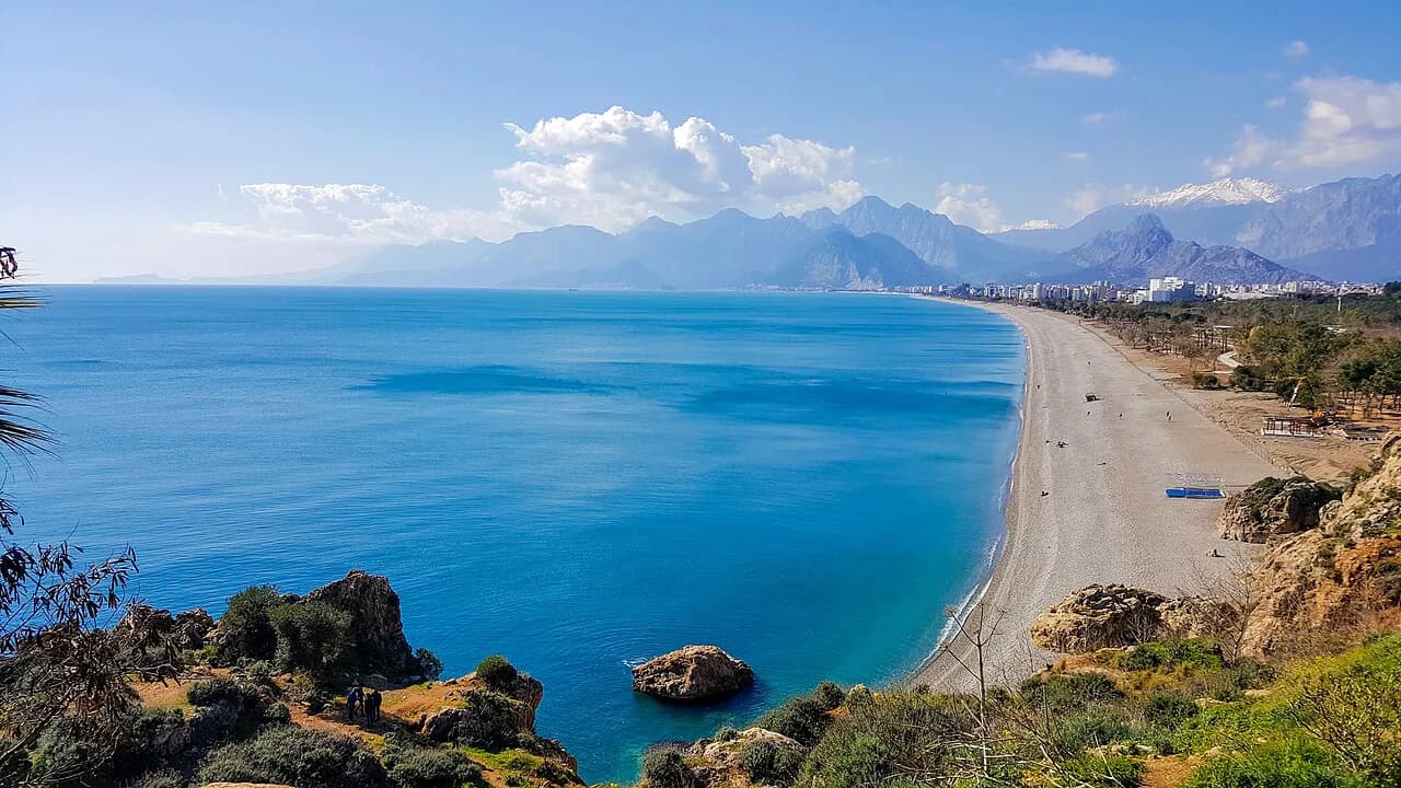 Konyaaltı, Antalya: Beach, Marina and What to See