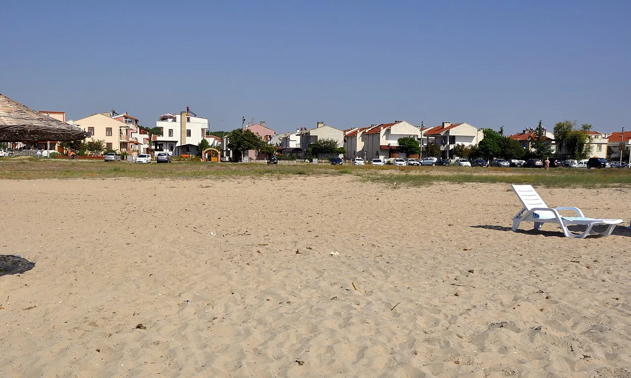 Altınkum beach and holiday homes in Didim.