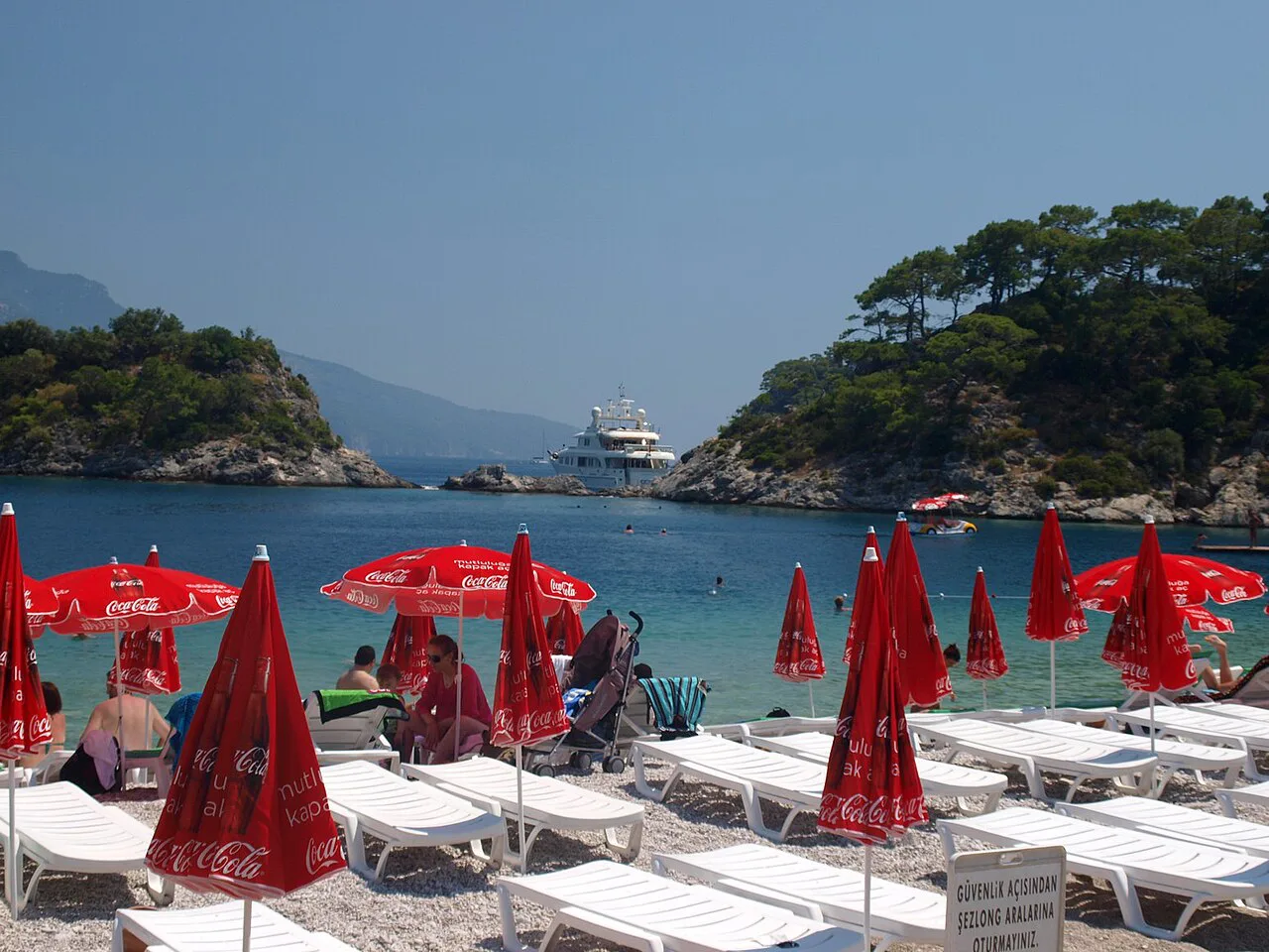 Sunshades on the beach at the Ölüdeniz lagoon.
