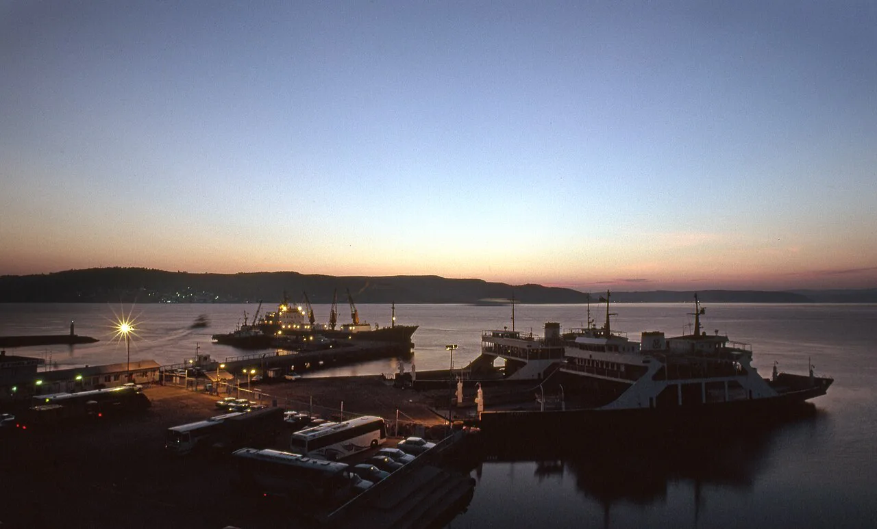 Boats in Çanakkale harbour at dusk.