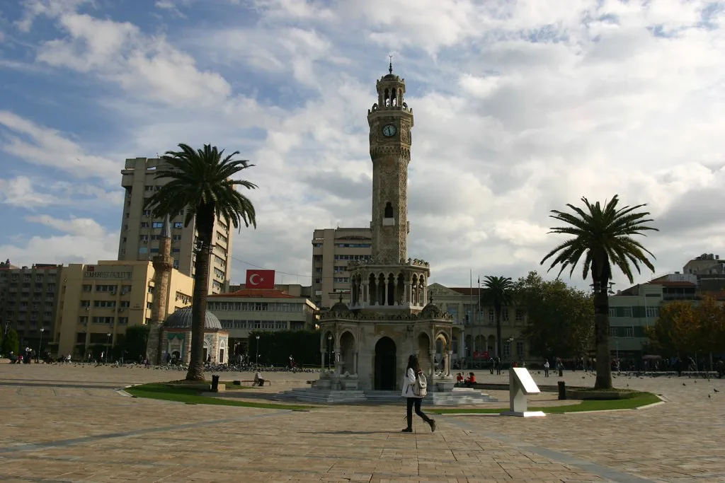 The clock tower in Konak Square, İzmir, with the city's buildings behind.