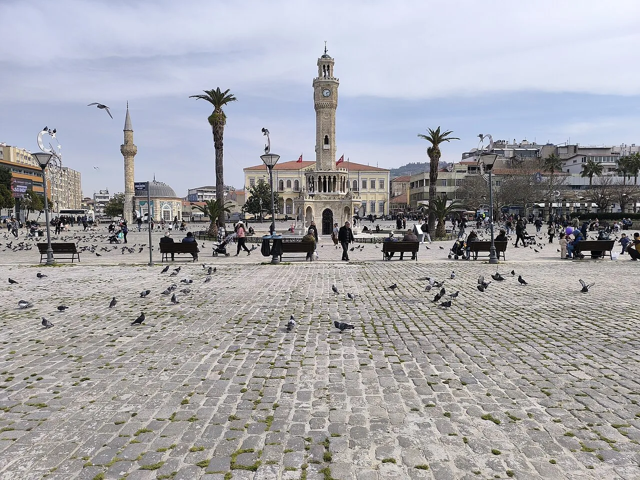 The İzmir Clock Tower rising above the paving of Konak Square.