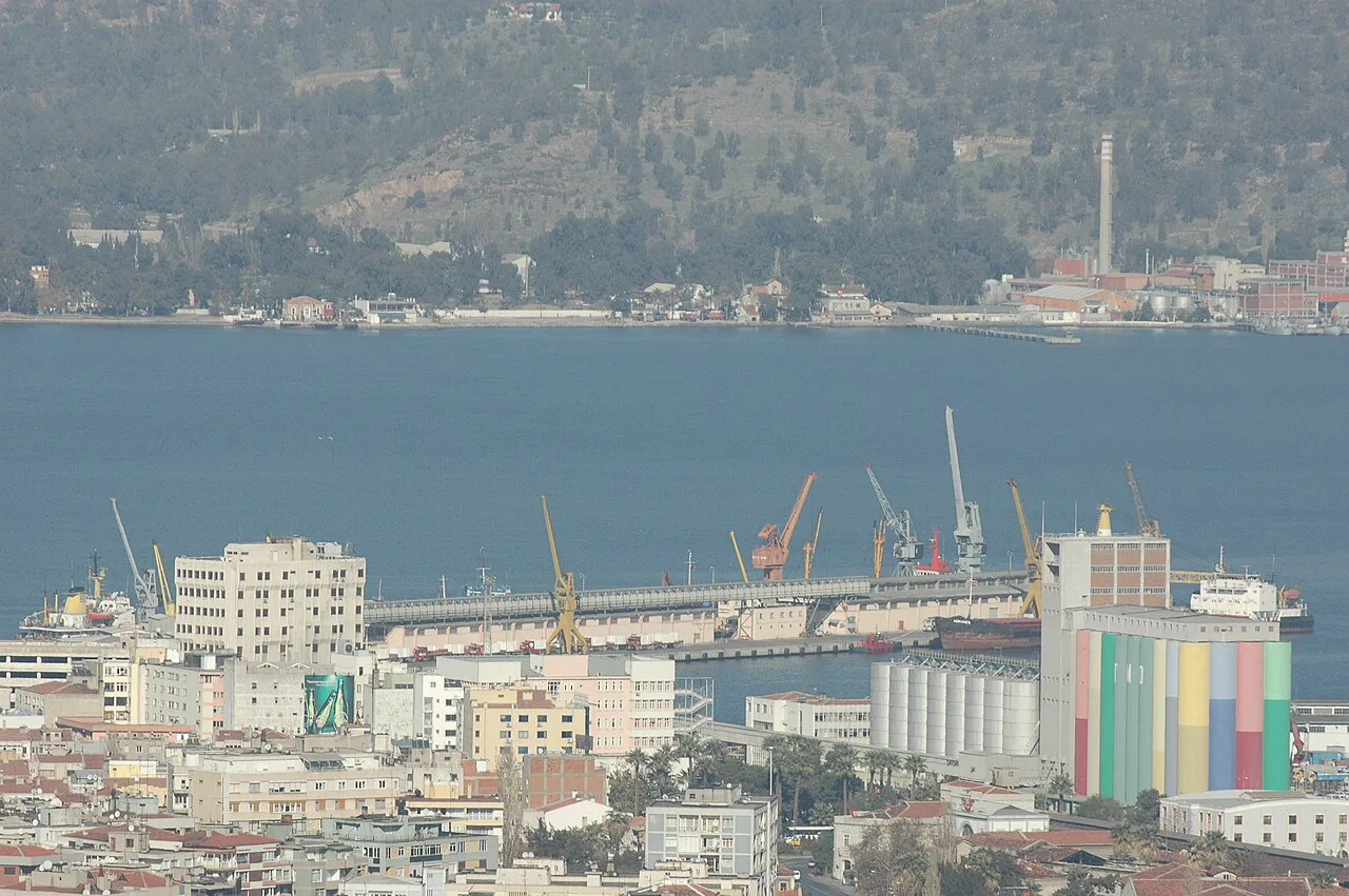 İzmir harbour seen from Kadifekale.