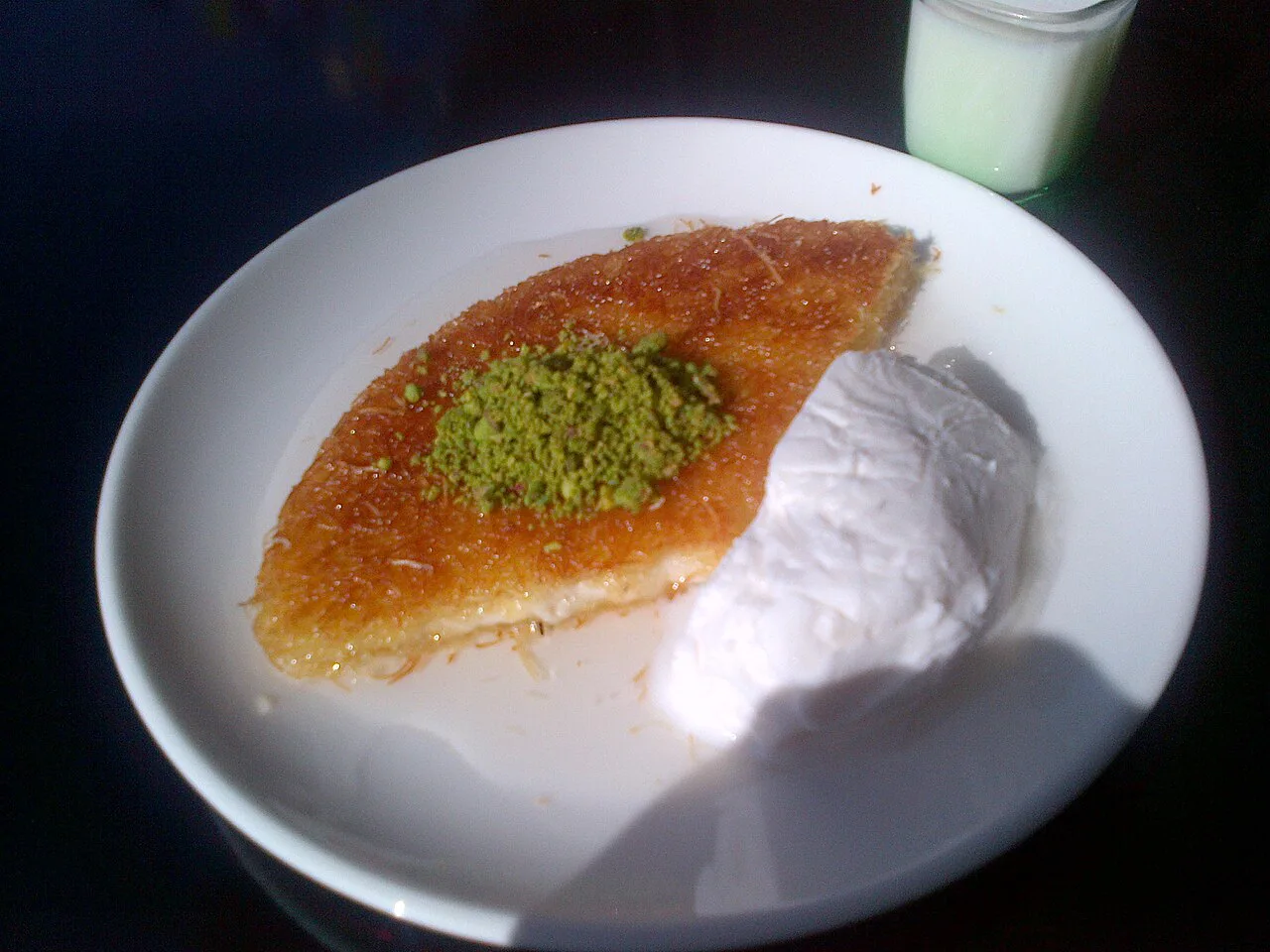 Künefe with Maraş ice cream at an Urfa-style künefe house in Ankara.
