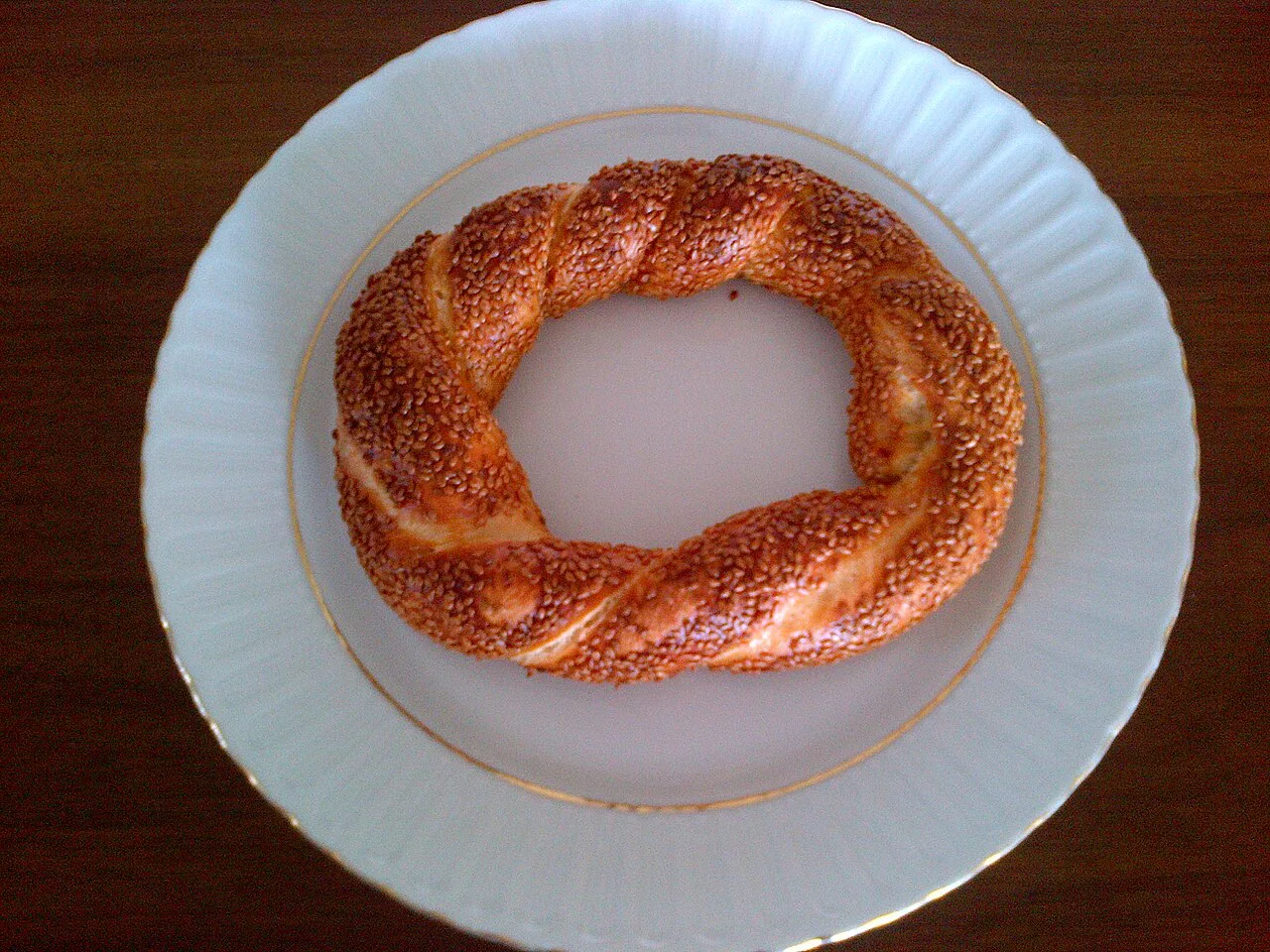 A sesame-crusted simit on a plate in Turkey.
