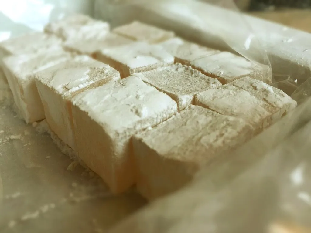 Cubes of Turkish delight dusted with sugar.